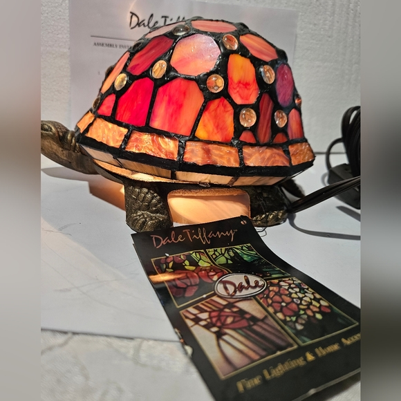 Dale Tiffany Spice Turtle Stained Glass Lamp - Picture 6 of 14